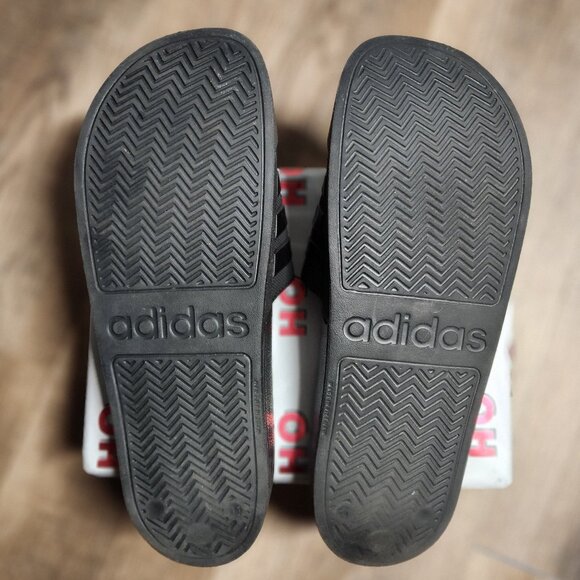 🎄Adidas🎄M11- ADILETTE ALL BLACK SANDAL - Picture 3 of 3